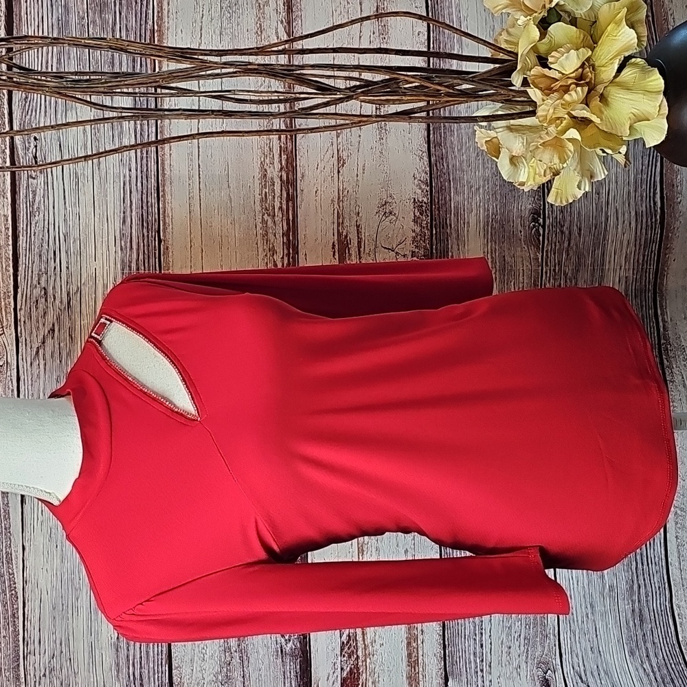 CHLOE & JASMINE RED RHINESTONE CUTOUT 3/4 SLEEVE MOCK TURTLENECK